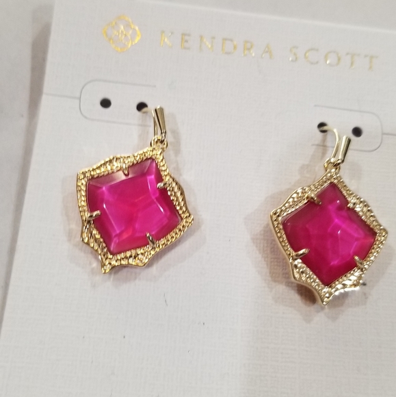 Beautiful NWT Kendra Scott Pink Azalea Illusion Small Drop Earrings - Picture 2 of 3